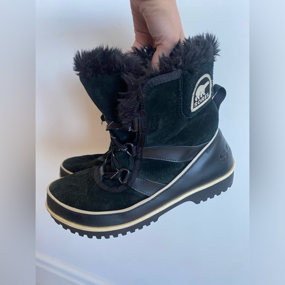 Sorel Women's Black and Cream Faux Fur-Lined Boots